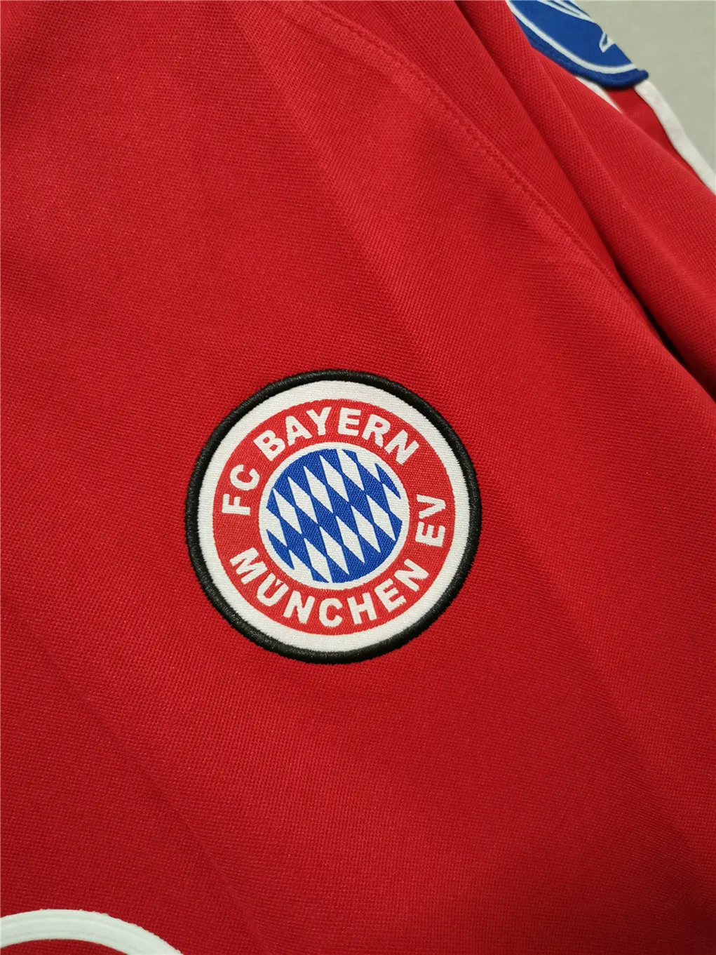 01-02 Bayern Munich Retro Jersey Local UCL 5