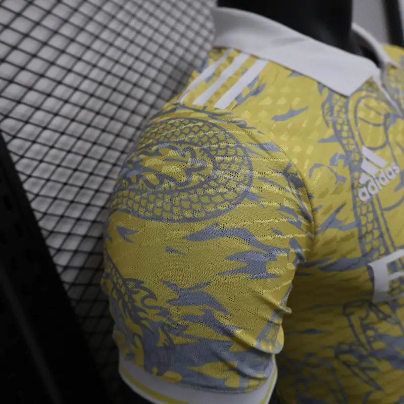 2025-26 Real Madrid Hombre’s Polo Playera Dragon Pattern Yellow Jersey 5